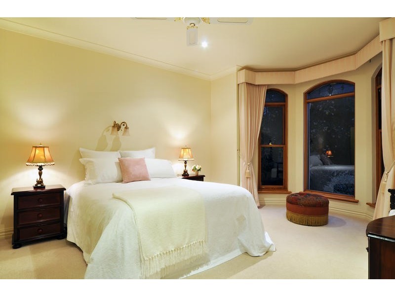 16 Rostrevor Rd, Stirling SA 5152