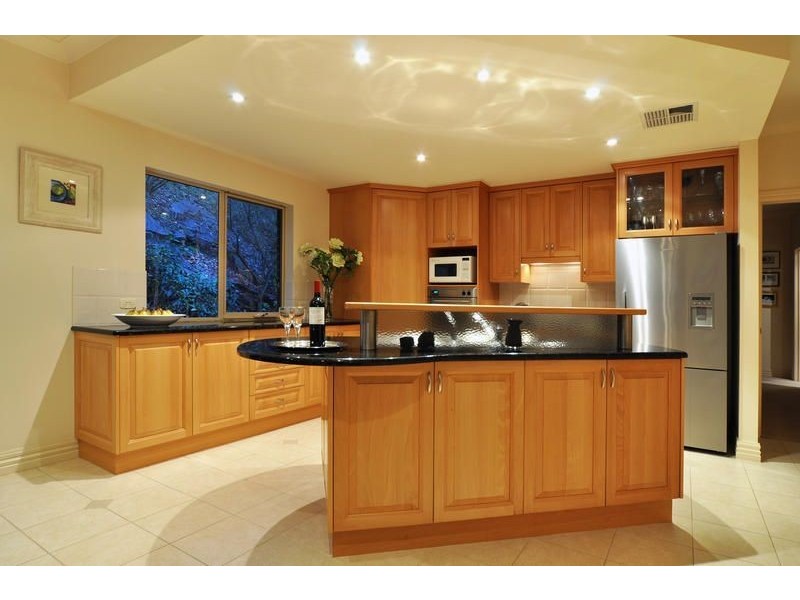 16 Rostrevor Rd, Stirling SA 5152