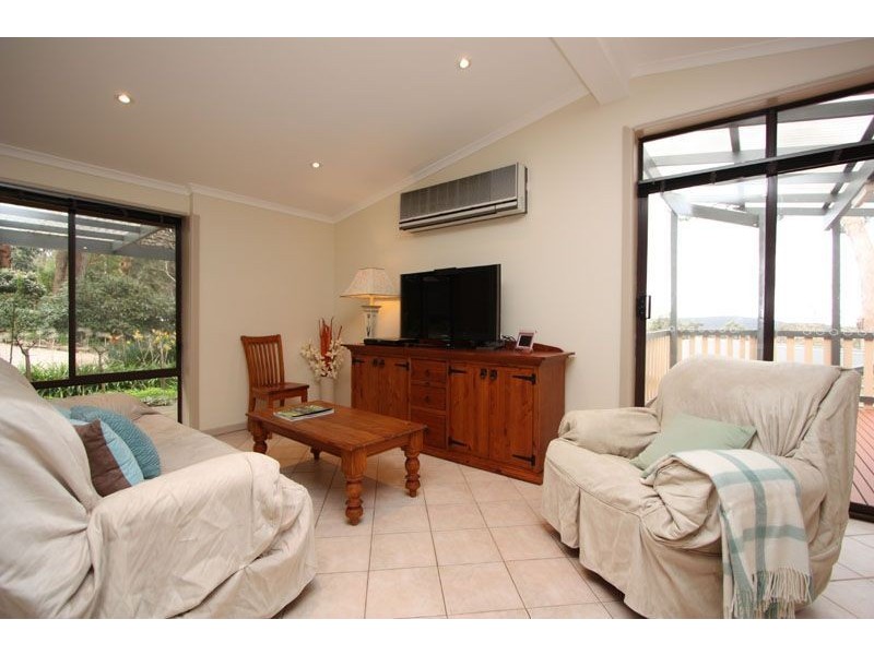 26 Bradshaw Avenue, Crafers SA 5152