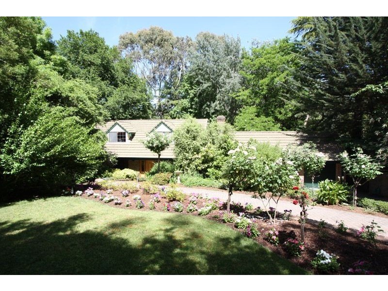 8 White Avenue, Crafers SA 5152