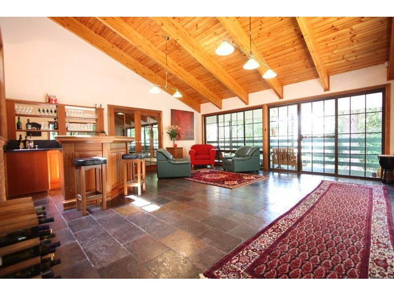 8 White Avenue, Crafers SA 5152