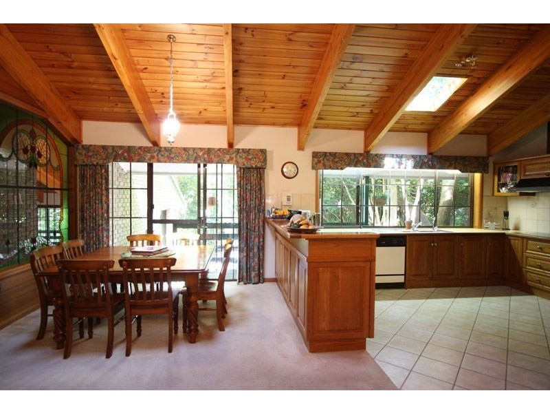 8 White Avenue, Crafers SA 5152