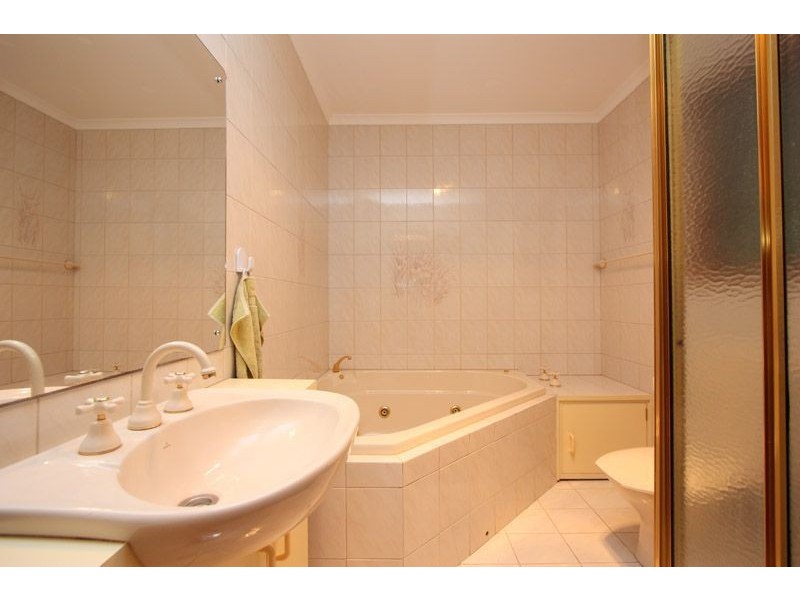 8 White Avenue, Crafers SA 5152