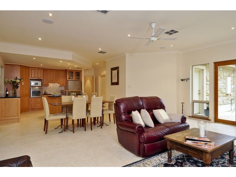 16 Rostrevor Road, Stirling SA 5152