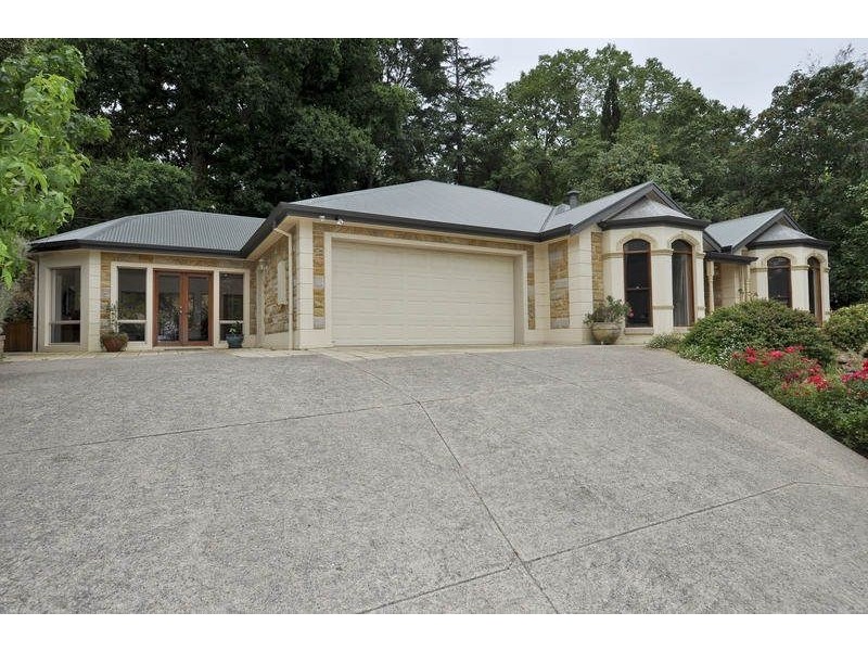 16 Rostrevor Road, Stirling SA 5152