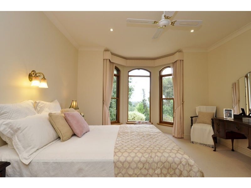 16 Rostrevor Road, Stirling SA 5152