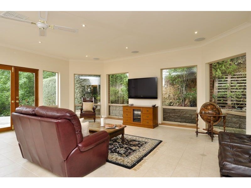 16 Rostrevor Road, Stirling SA 5152