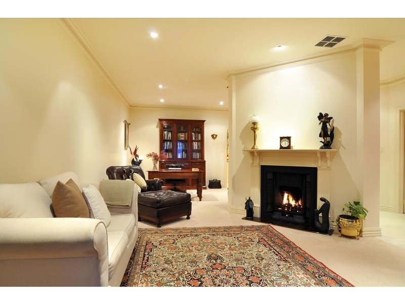 16 Rostrevor Rd, Stirling SA 5152