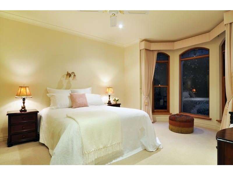 16 Rostrevor Rd, Stirling SA 5152