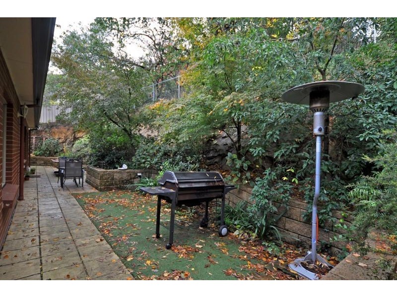 16 Rostrevor Rd, Stirling SA 5152