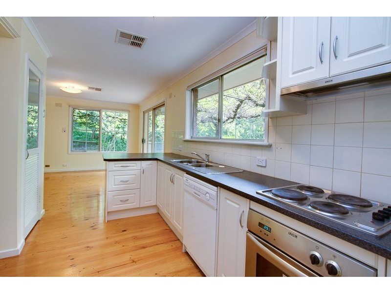 11 Hawthorn Road, Stirling SA 5152