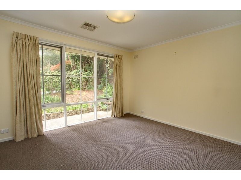 11 Hawthorn Road, Stirling SA 5152