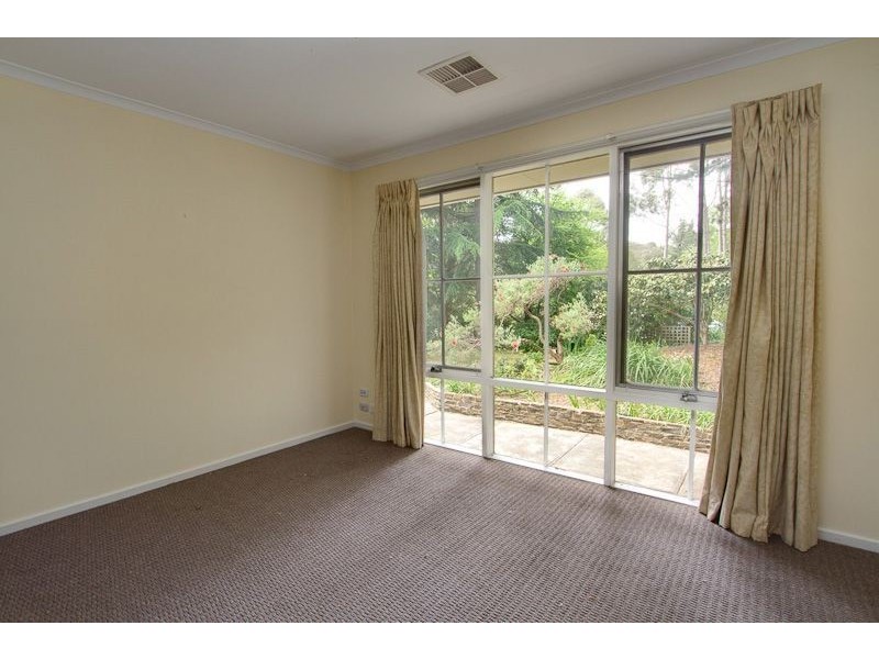 11 Hawthorn Rd, Stirling SA 5152