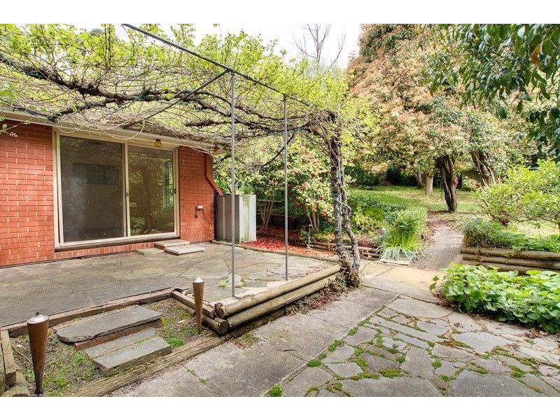 11 Hawthorn Rd, Stirling SA 5152