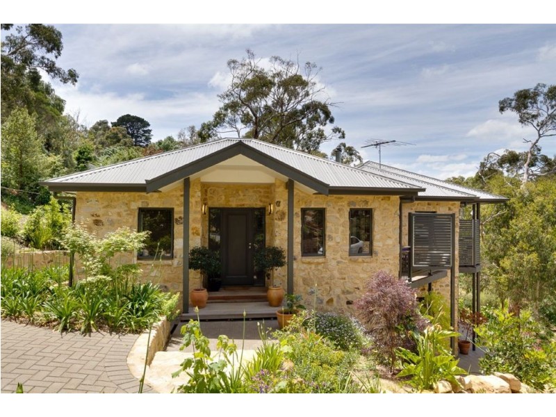 17 Renown Avenue, Crafers West SA 5152