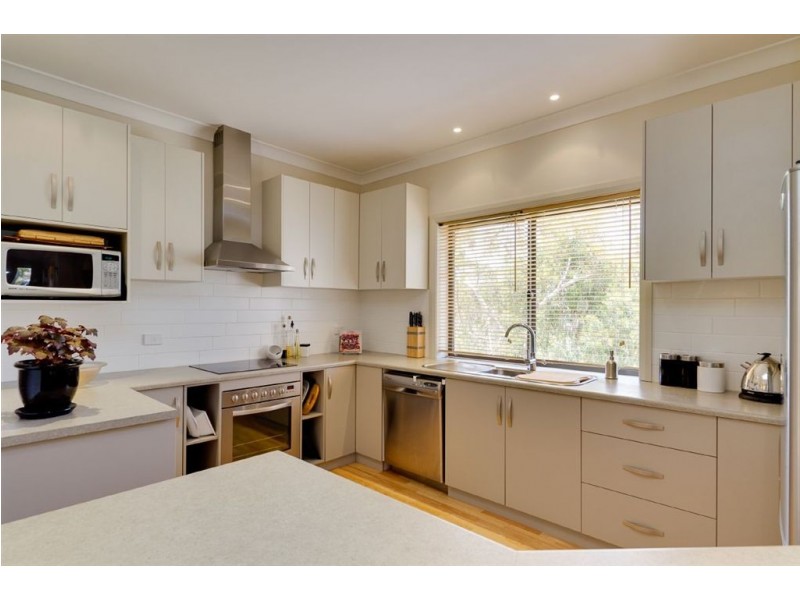 17 Renown Avenue, Crafers West SA 5152