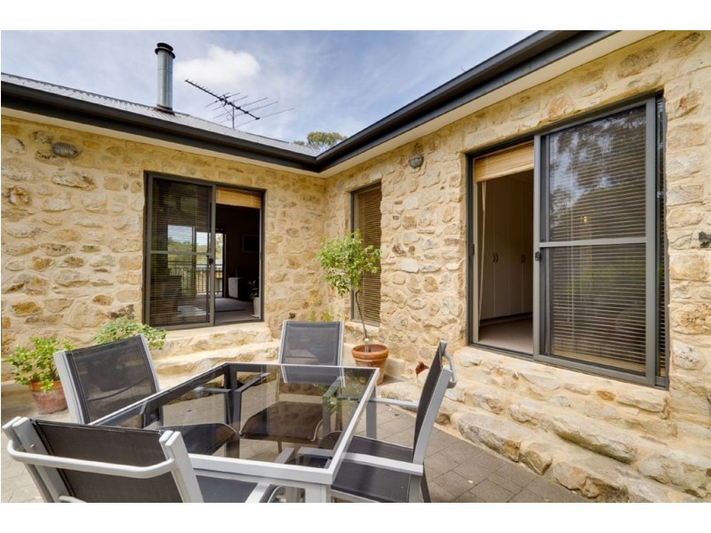 17 Renown Avenue, Crafers West SA 5152