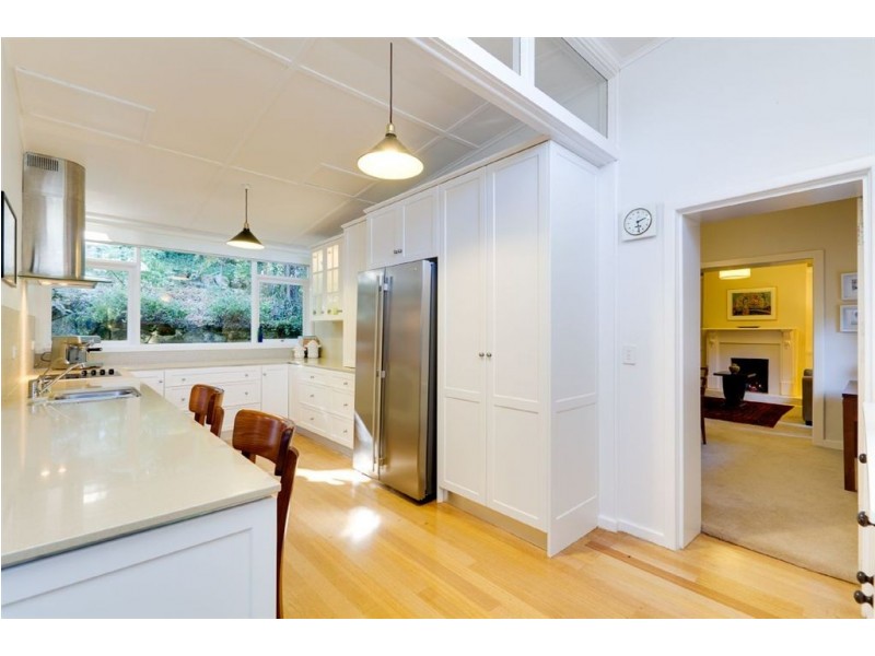 11 Fern Road, Crafers West SA 5152