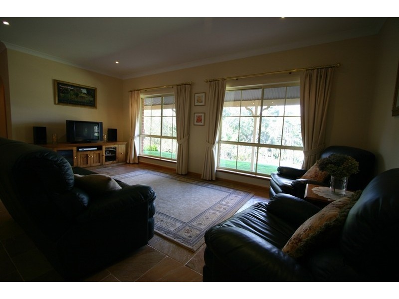 12 Rudall Avenue, Crafers SA 5152