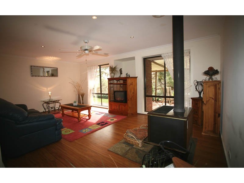 42 Sheoak Rd, Crafers West SA 5152