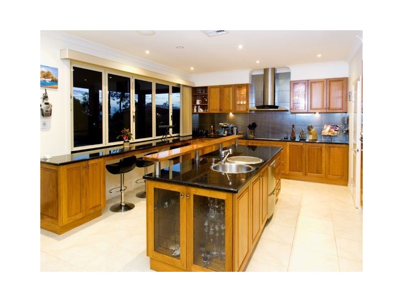 19 Avalon Street, Sandstone Point QLD 4511