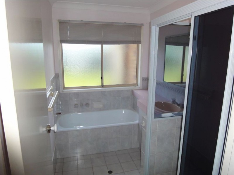 18 Carmela Crescent, Morayfield QLD 4506