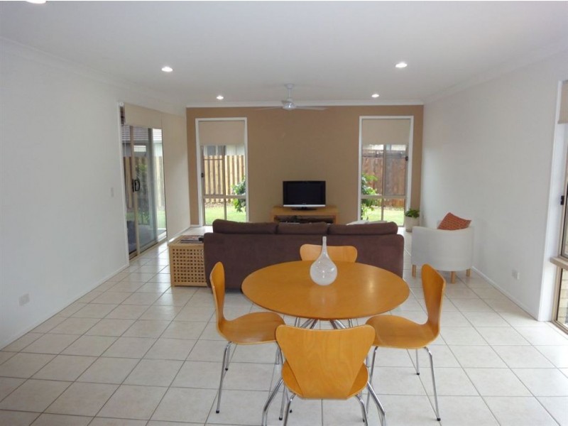 45 Hollywood Ave, Bellmere QLD 4510