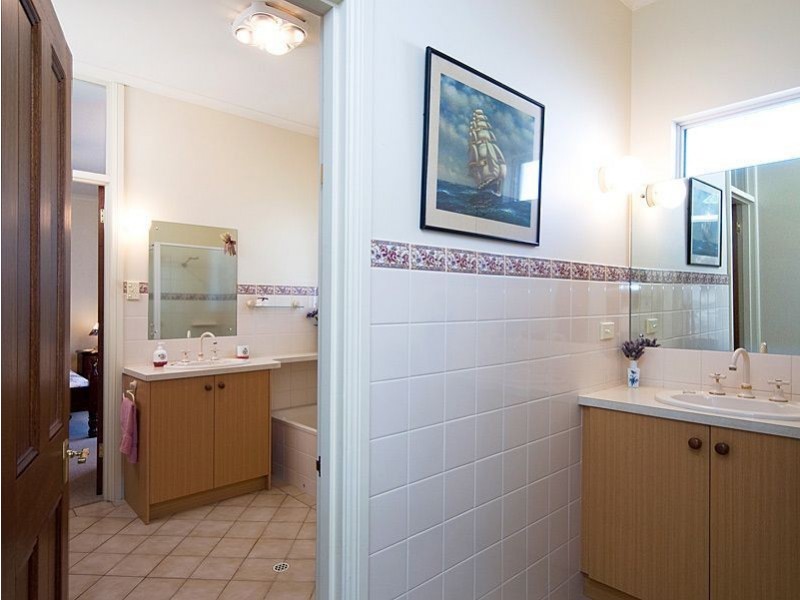 11 Stonyfell Drive, Murray Bridge SA 5253