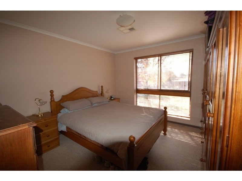 11 Myrtle Ave, Murray Bridge SA 5253