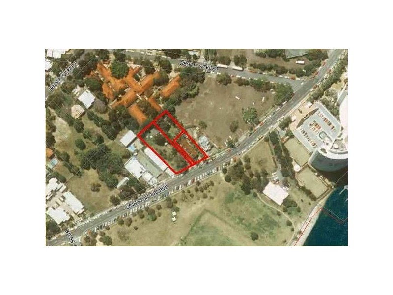 42 BRIGHTON PARADE, Southport QLD 4215