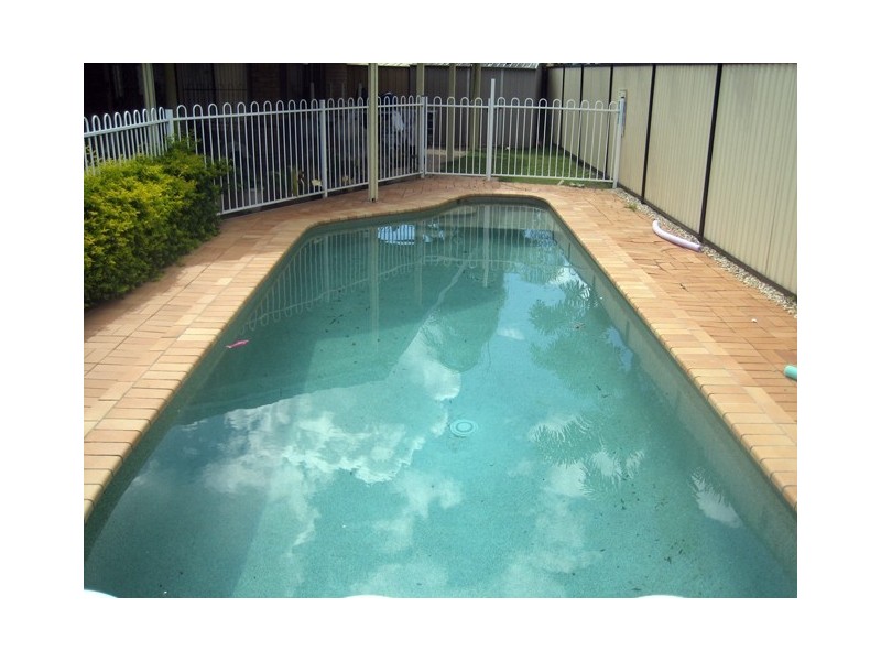 4 Almond Court, Elanora QLD 4221