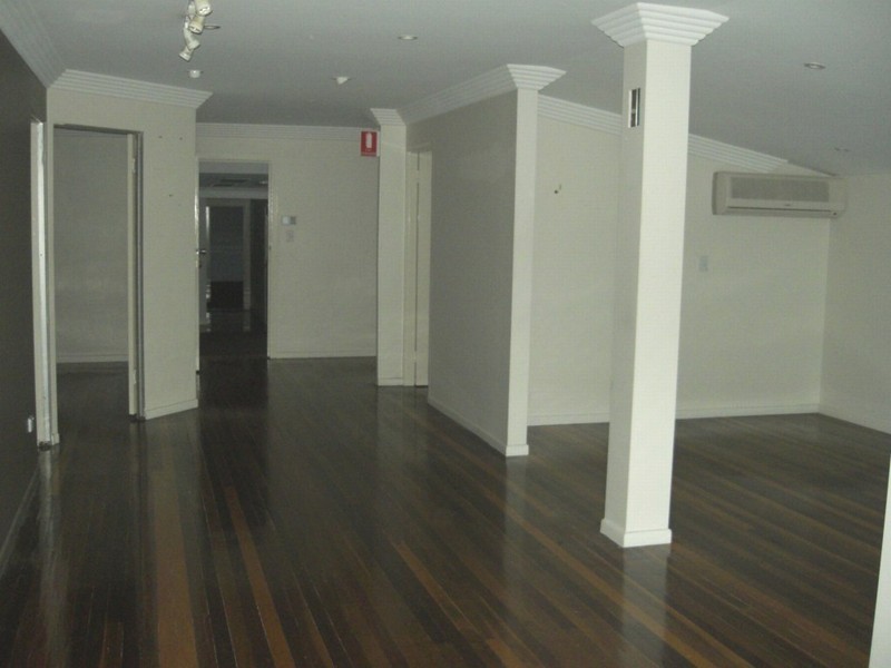 129 Ferry Road, Southport QLD 4215