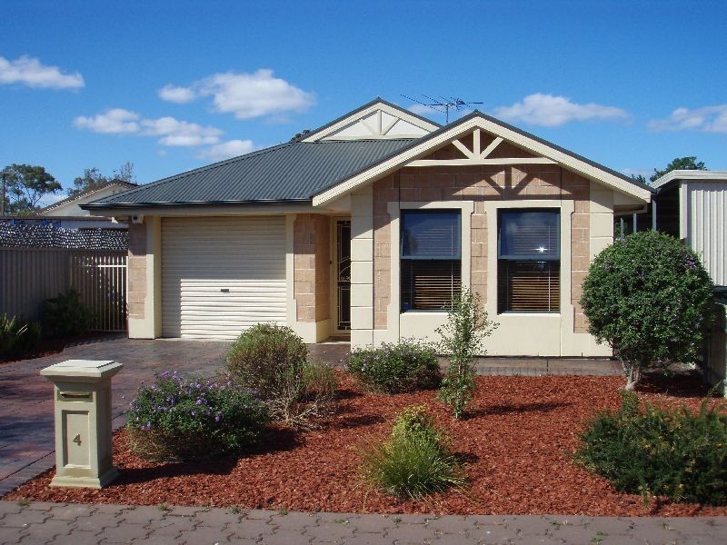 4 Macquarie Avenue, Hillcrest SA 5086