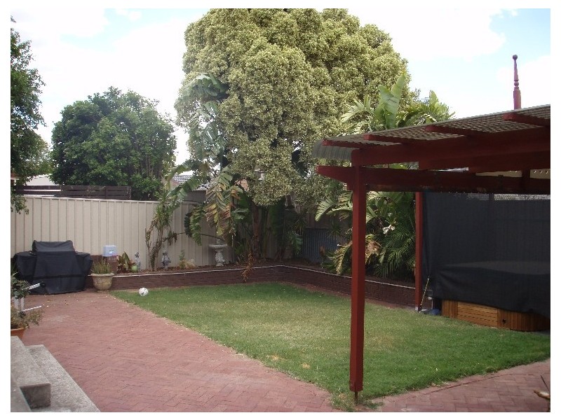 5 Canberra Crescent, Valley View SA 5093