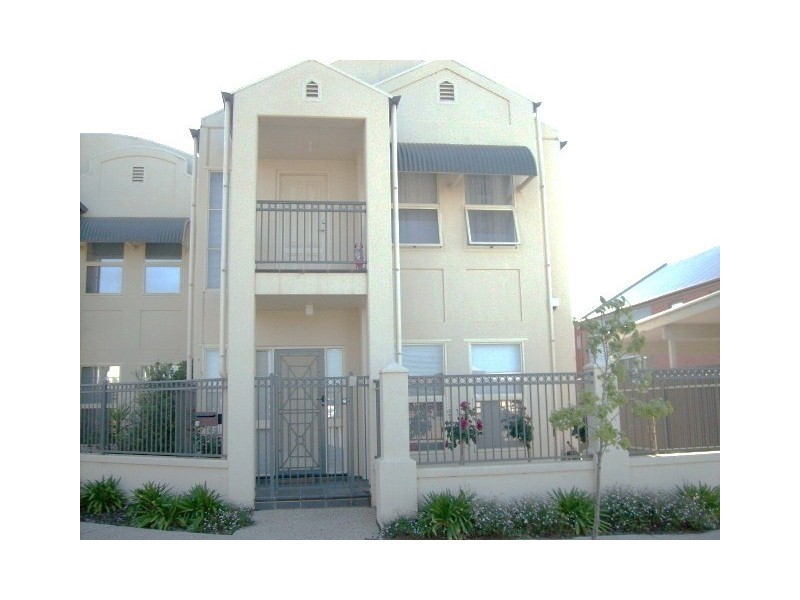 18 Yates Street, Mawson Lakes SA 5095