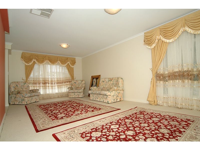 34 Rowe Circuit, Walkley Heights SA 5098