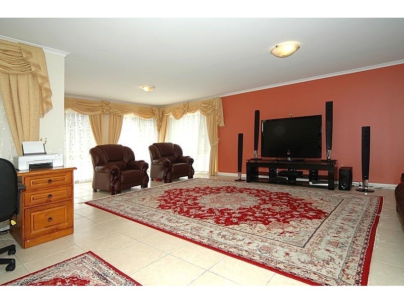 34 Rowe Circuit, Walkley Heights SA 5098