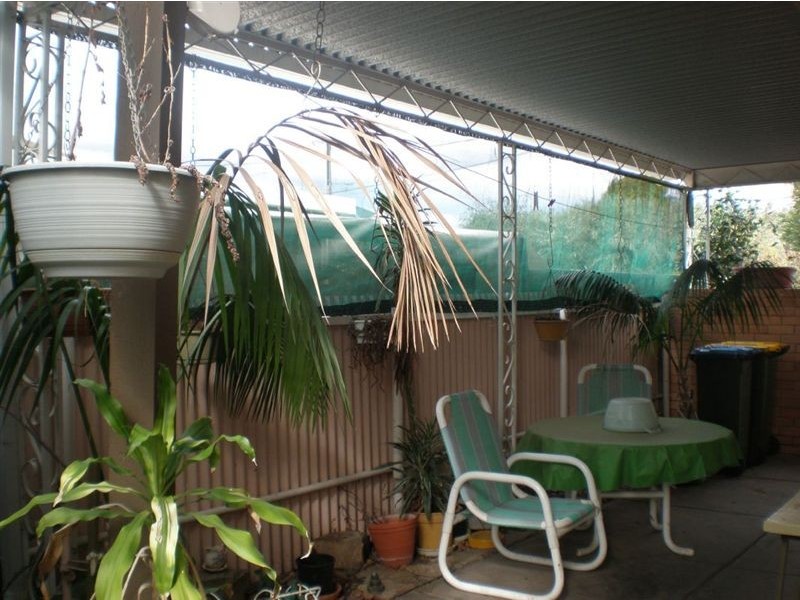 2 Chatsworth Avenue, Valley View SA 5093