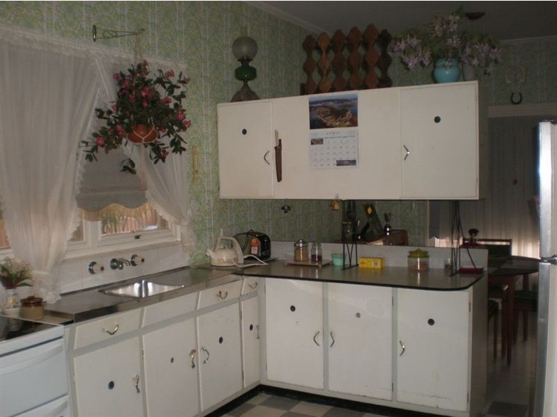 2 Chatsworth Avenue, Valley View SA 5093