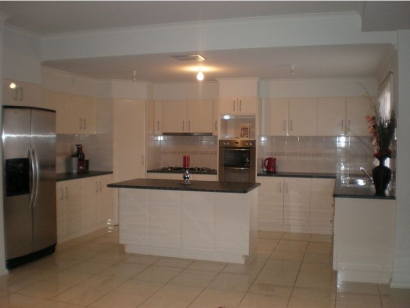 2 Kopoola Crescent, Gilles Plains SA 5086