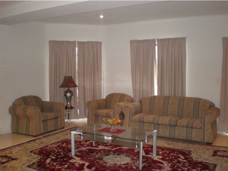 2 Kopoola Crescent, Gilles Plains SA 5086