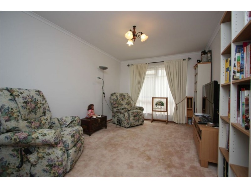 26 Farnborough Street, Oakden SA 5086