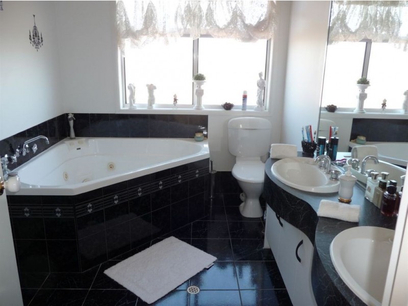 35 Burdekin Avenue, Hillcrest SA 5086