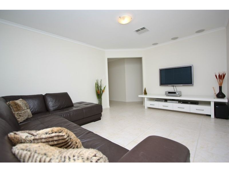 24 Dovecote Street, Oakden SA 5086