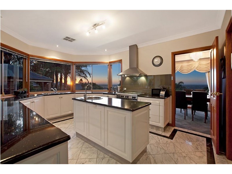 9 Riverbank Parade, Gulfview Heights SA 5096