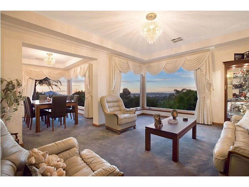 9 Riverbank Parade, Gulfview Heights SA 5096