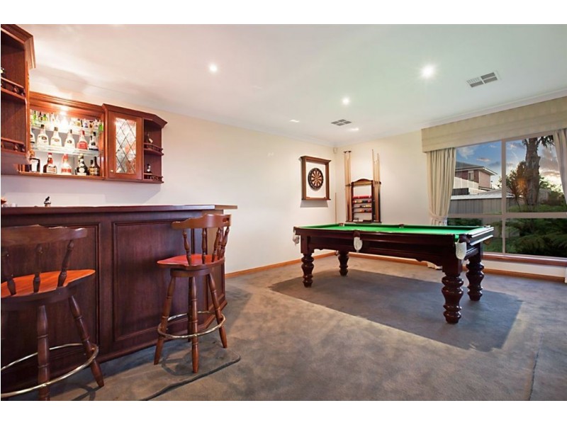 9 Riverbank Parade, Gulfview Heights SA 5096