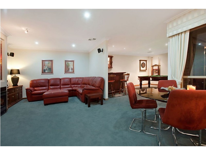 9 Riverbank Parade, Gulfview Heights SA 5096