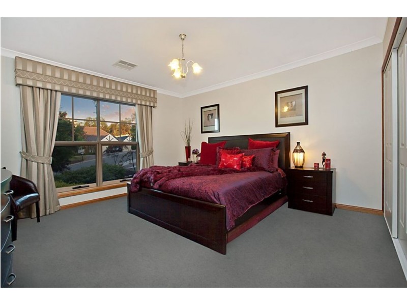 9 Riverbank Parade, Gulfview Heights SA 5096