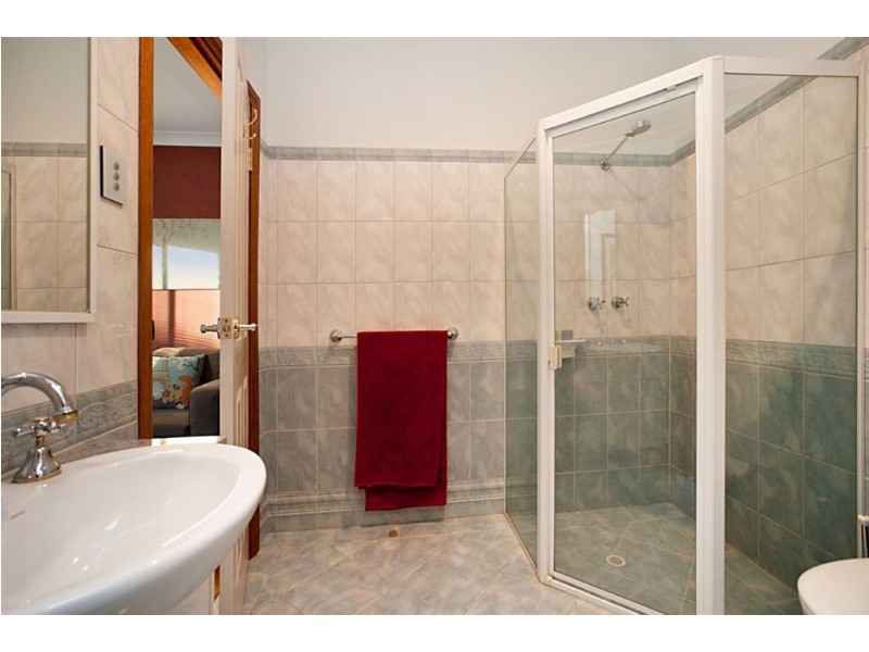 9 Riverbank Parade, Gulfview Heights SA 5096